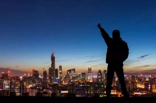 蒂莫西·A·皮切尔在《战胜拖延症》一书中谈到：“拖延是对生活本身无所适从的问题。当拖延目标时，我们是自己最大的敌人。”