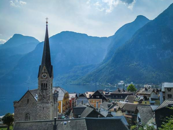 哈尔施塔特（Hallstatt）名字起源，据说是因为“Hall”是以前古代当地语言中的“盐”