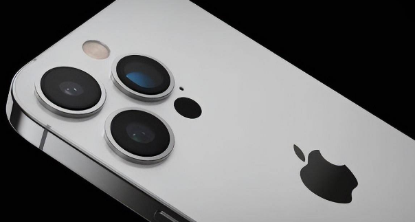 曝光iPhone15ProMax相比历代iPhone，颜值方面变化非常大。