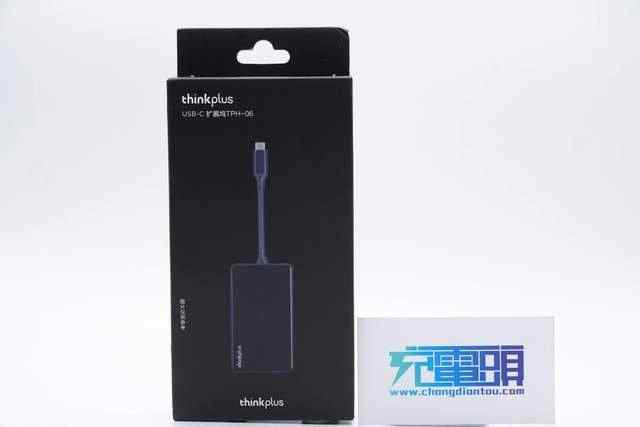 thinkplus USB-C 扩展坞配备3个USB-A端口及1个USB-C端口，除了标准的键鼠套装外，还可以额外连接硬盘