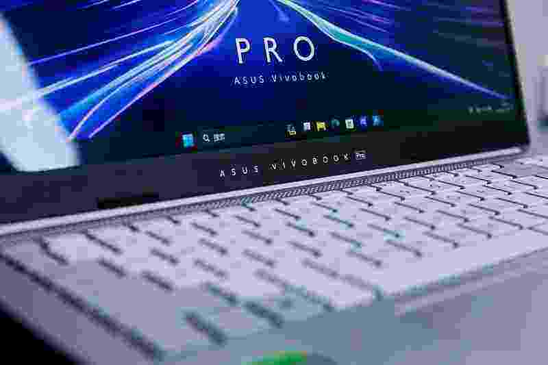 顶级性能更有AI助力 RTX AI轻薄本竟强大如斯？华硕无畏Pro15 2024体验-锋巢网